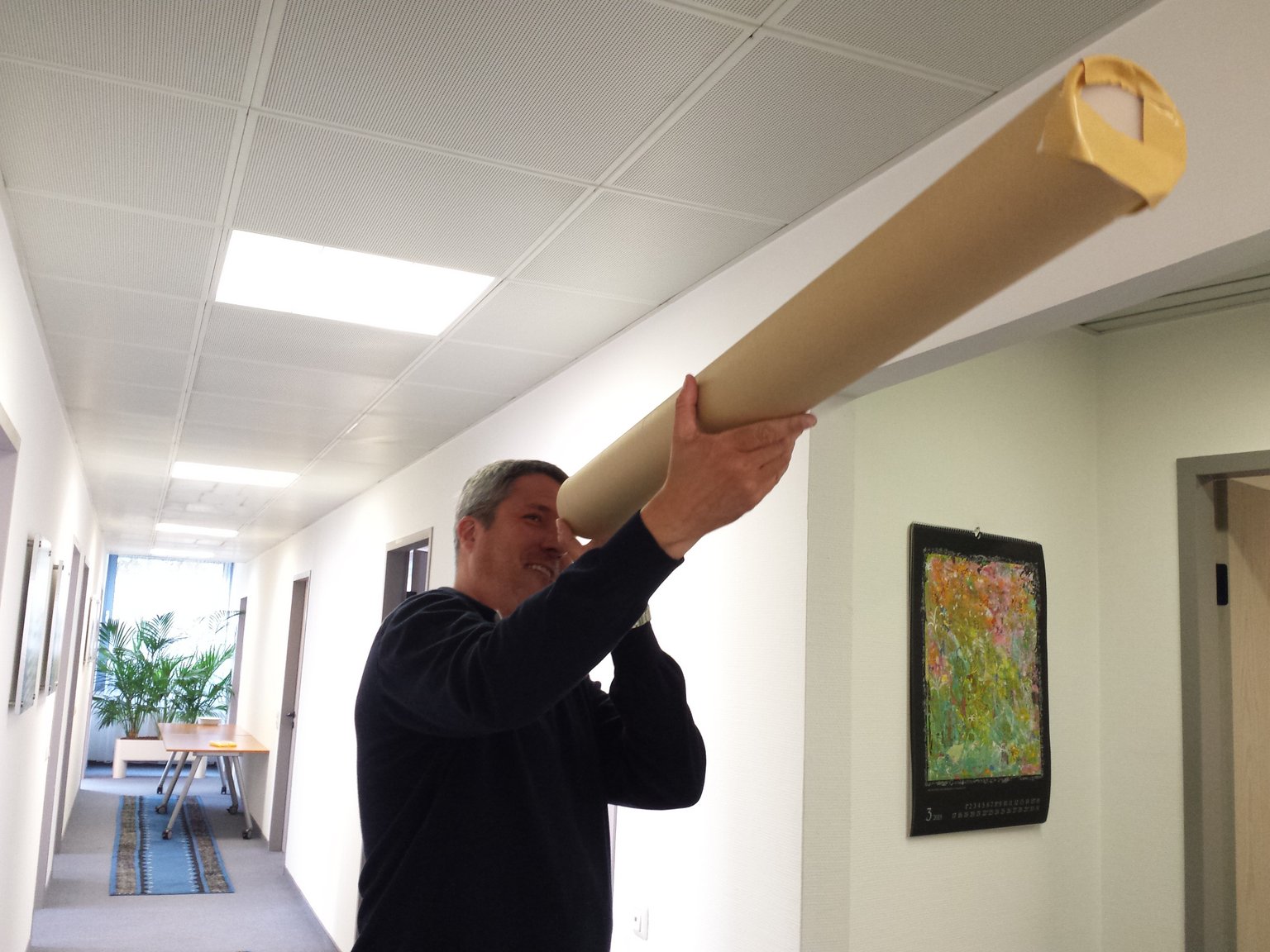 Dr. Joachim Degel beim Test des SoFi-Projektionsrohres